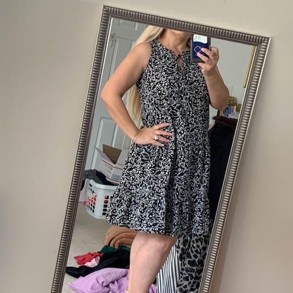 NWOT SANCTUARY SLEEVELESS DRESS WITH WHITE FLOWERS PRINT - Picture 6 of 12